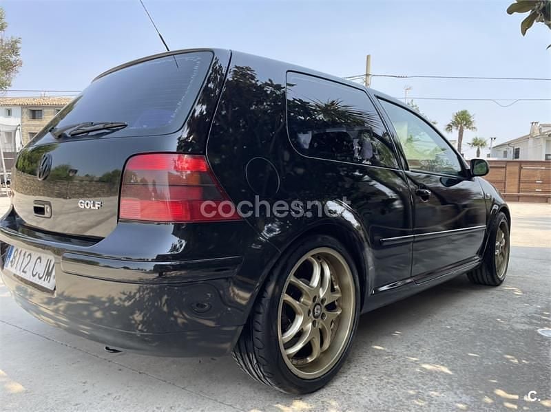 Usado VW Golf IV 105 CV (77 kW) 2003 Negro Berlina