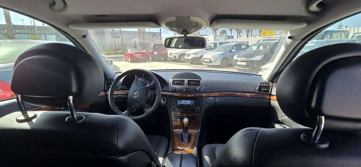 Usado Mercedes E320 Elegance 224 CV (164 kW) 2008 Plateado Berlina