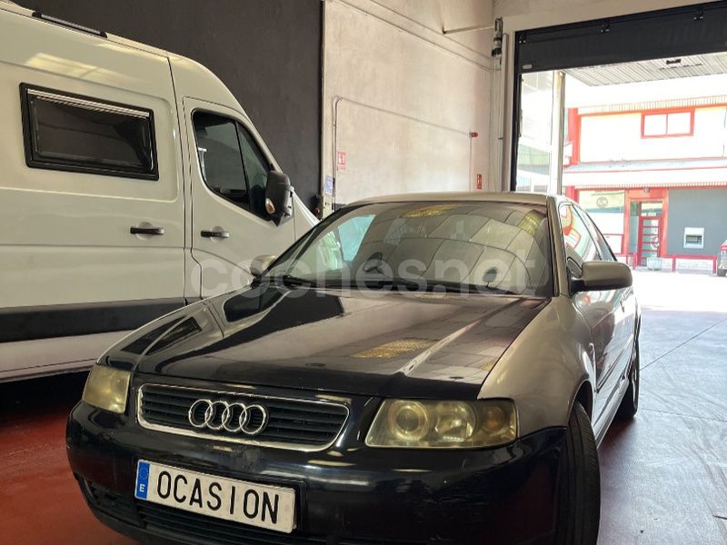 Gris / plata Usado 2002 Audi A3 Attraction Berlina | 1999 € (Buen precio) - Imagen 1/4