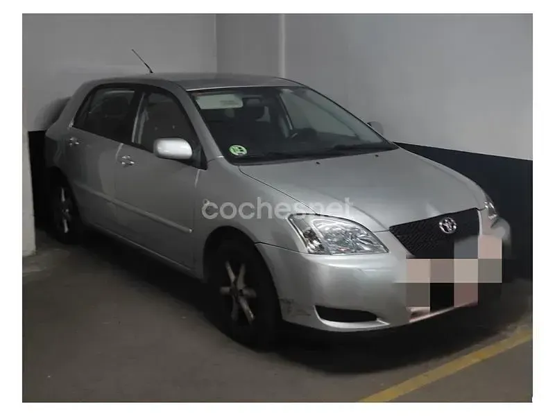 Usado Toyota Corolla Luna 110 CV (80 kW) 2003 Gris / plata Berlina