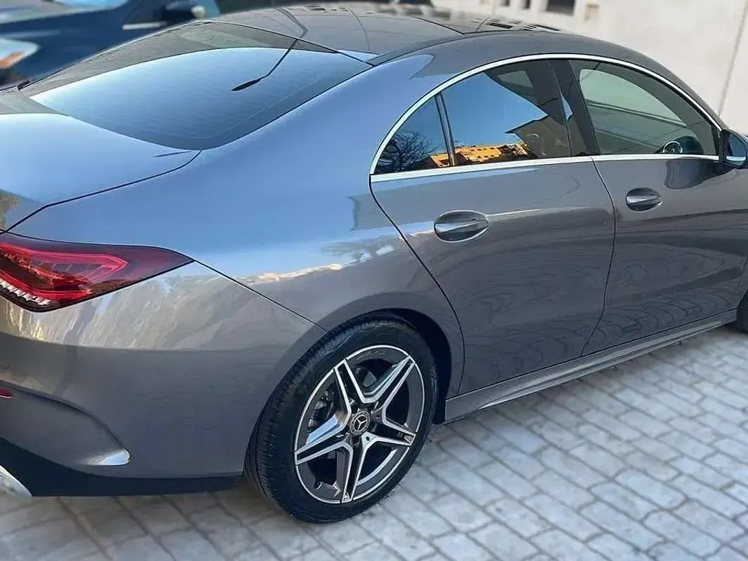 Usado Mercedes CLA200 136 CV (100 kW) 2019 Beige Coupe