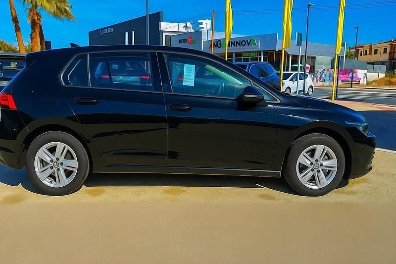 Usado VW Golf VIII Life 131 CV (96 kW) 2020 Negro Berlina