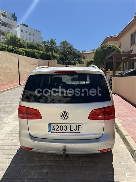 Usado VW Touran Advance 105 CV (77 kW) 2014 Gris / plata Monovolumen