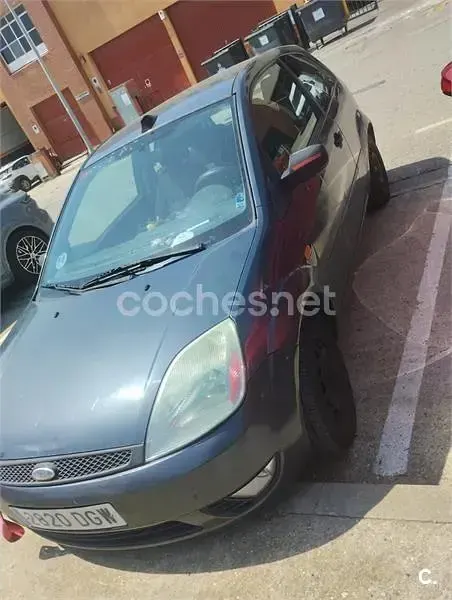Usado Ford Fiesta 80 CV (58 kW) 2005 Negro Utilitario