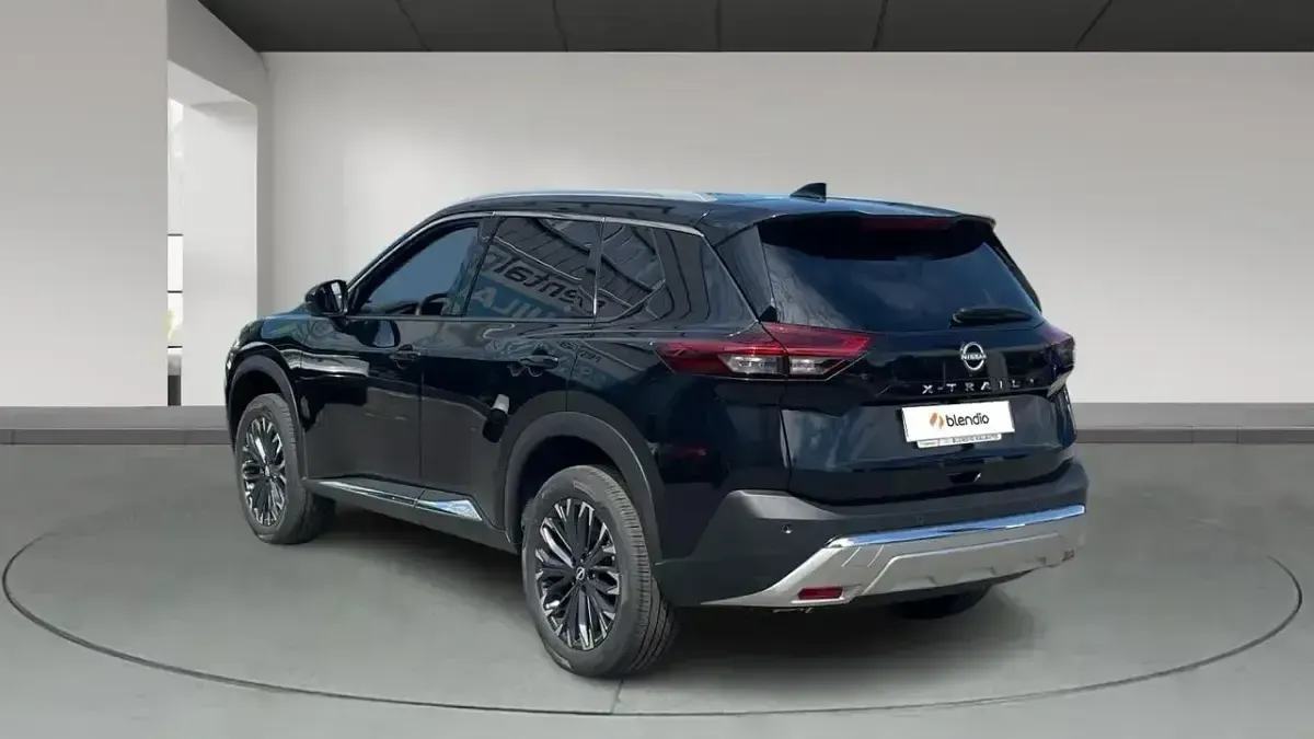 Neu Nissan X-Trail Tekna 163 PS (119 kW) 2026 Schwarz SUV