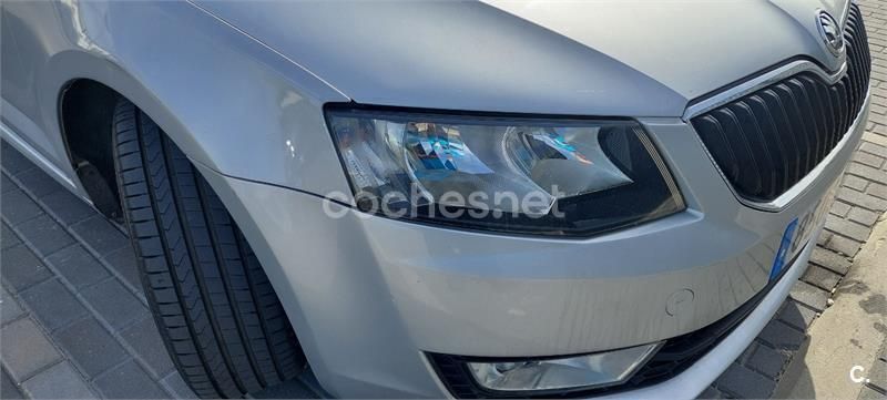 Gris / plata Usado 2014 Skoda Octavia Ambition Familiar | 6300 € (Buen precio) - Imagen 1/4