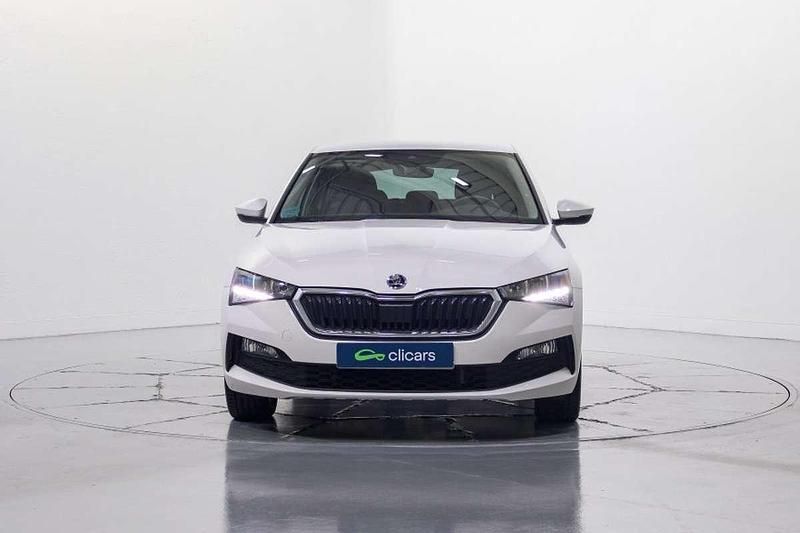 Usado Skoda Scala Selection 116 CV (85 kW) 2023 Blanco Utilitario