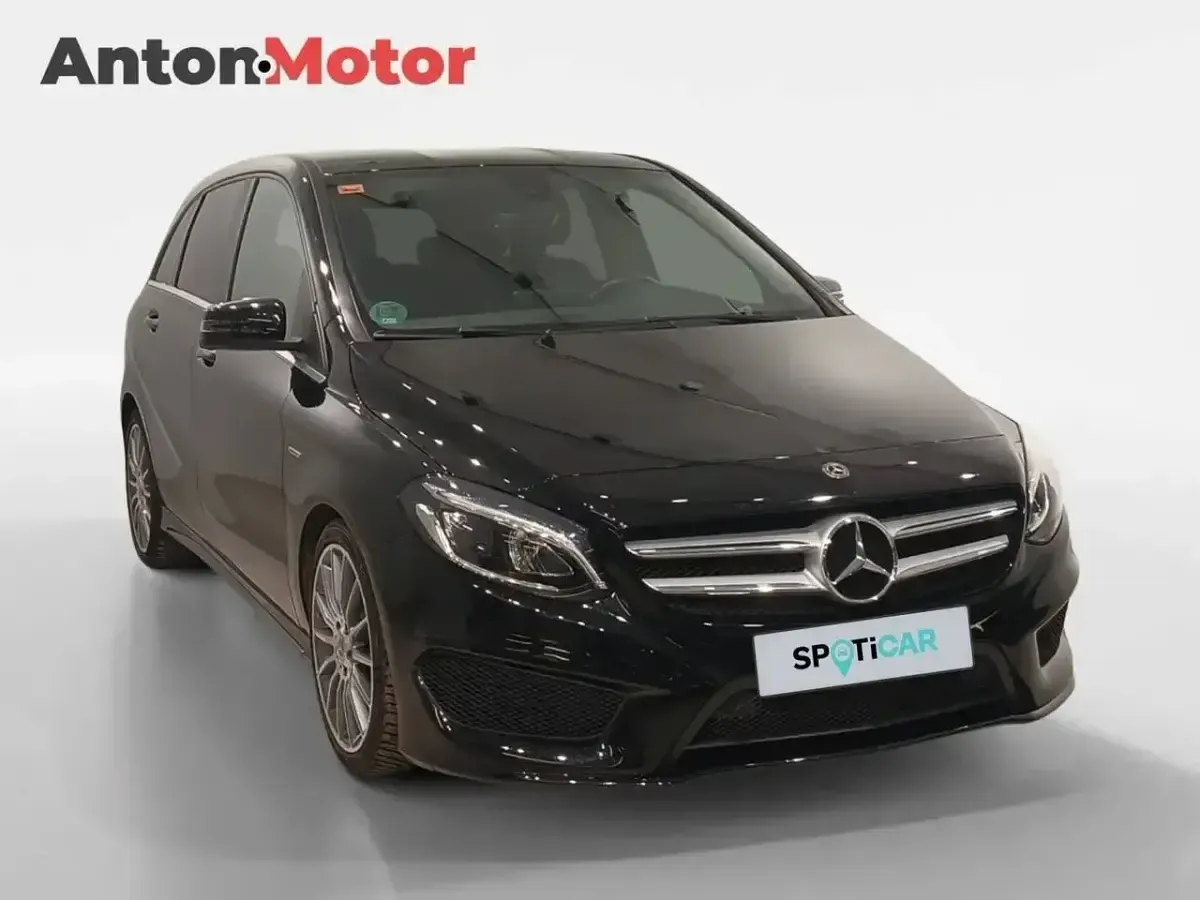 Usado Mercedes B200 150 HP (110 kW) 2019 Preto Monovolume