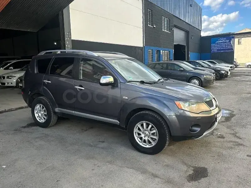 Usado Mitsubishi Outlander Plus 156 CV (114 kW) 2008 Gris / plata SUV