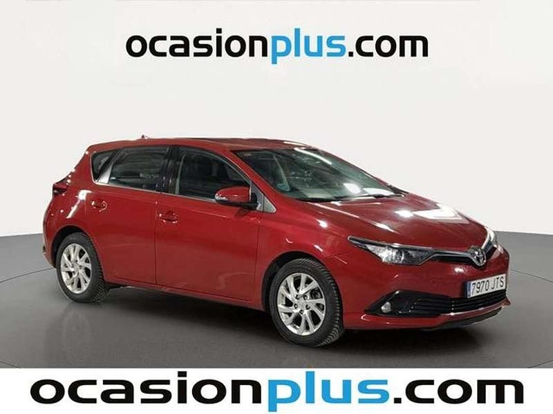 Używany Toyota Auris Active 116 KM (85 kW) 2016 Czerwony Hatchback