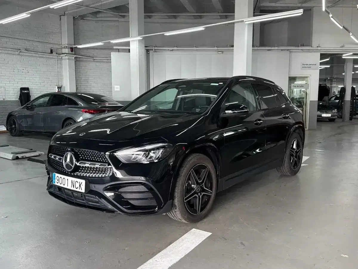 Usado Mercedes GLA200 AMG line 150 CV (110 kW) 2025 SUV