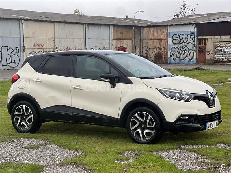 Usado Renault Captur Zen 90 CV (66 kW) 2015 Beige SUV