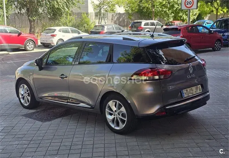 Usado Renault Clio LIMITED 90 CV (66 kW) 2016 Gris / plata Familiar