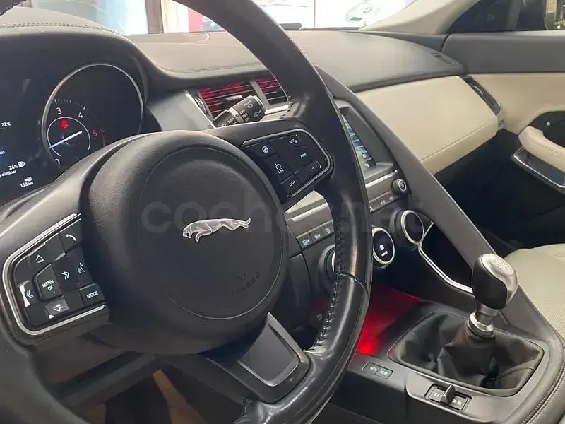 Usado Jaguar E-Pace R-Dynamic 150 CV (110 kW) 2018 Negro SUV