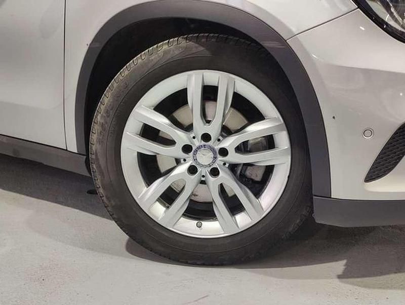 Usado Mercedes GLA250 211 CV (155 kW) 2015 Plateado SUV