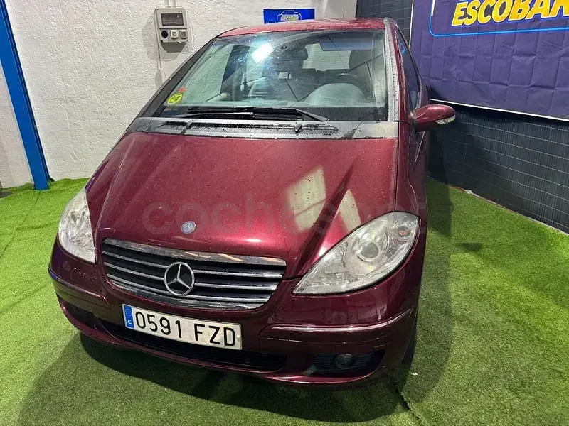 Usado Mercedes A180 Avantgarde 109 CV (80 kW) 2008 Granate Monovolumen