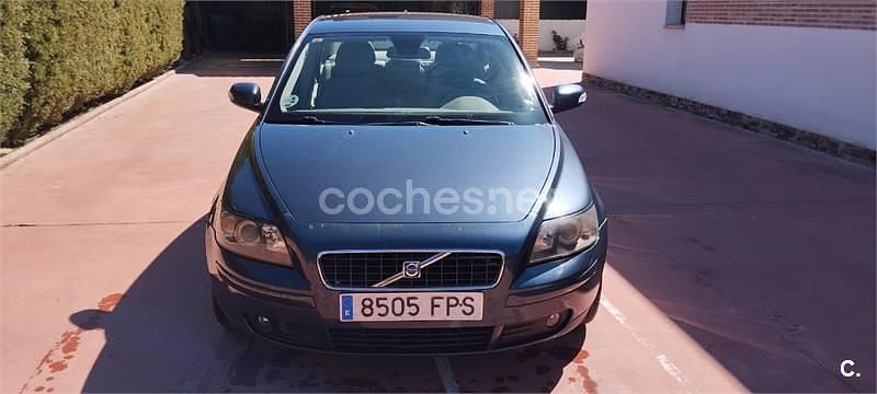 Begagnad Volvo S40 Momentum 136 HK (100 kW) 2007 Blå Sedan