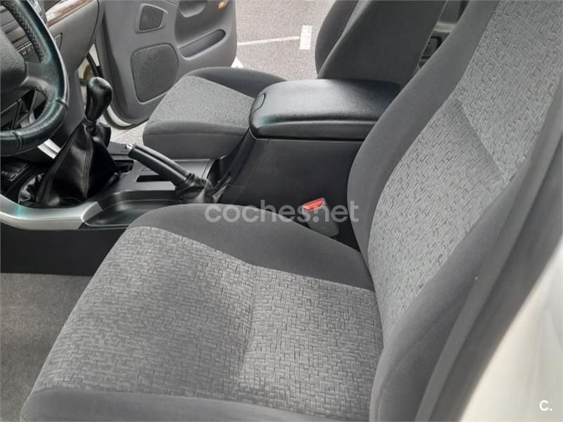 Blanco Usado 2006 Toyota Land Cruiser SUV | 22.000 € (Un poco caro) - Imagen 1/4