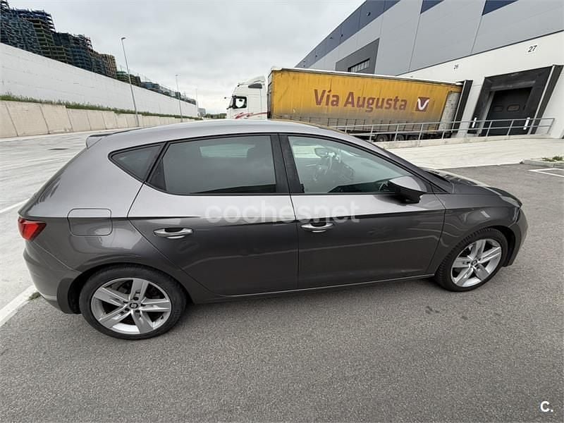 Usado Seat Leon FR 150 CV (110 kW) 2017 Gris / plata Berlina