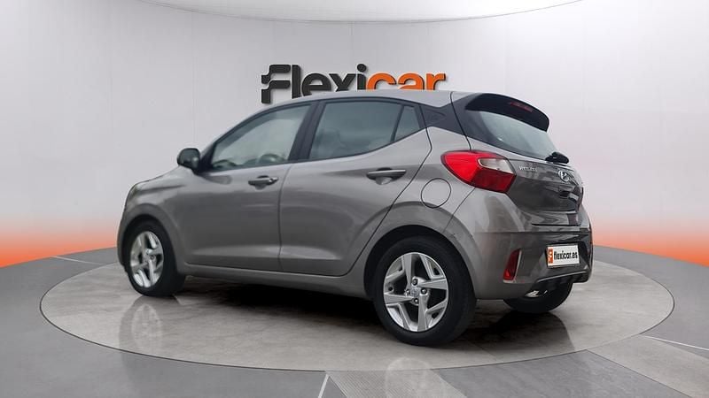 Usado Hyundai i10 67 CV (49 kW) 2022 Gris Utilitario