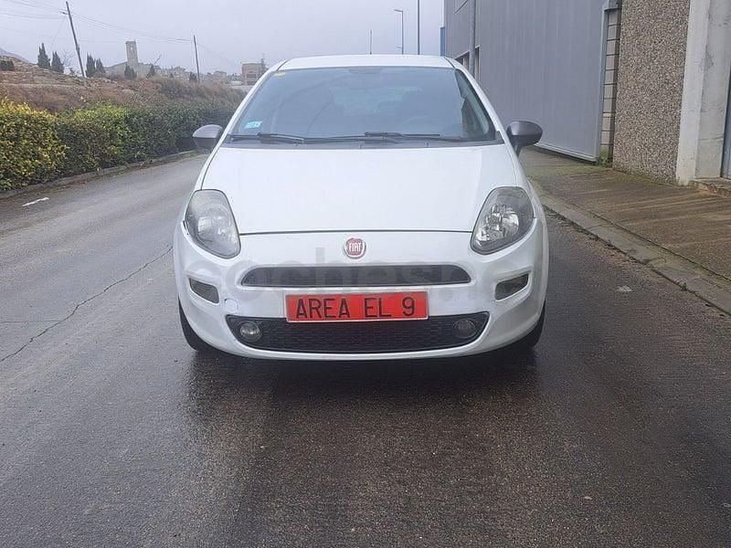 Usado Fiat Punto Young 69 CV (50 kW) 2014 Blanco Utilitario