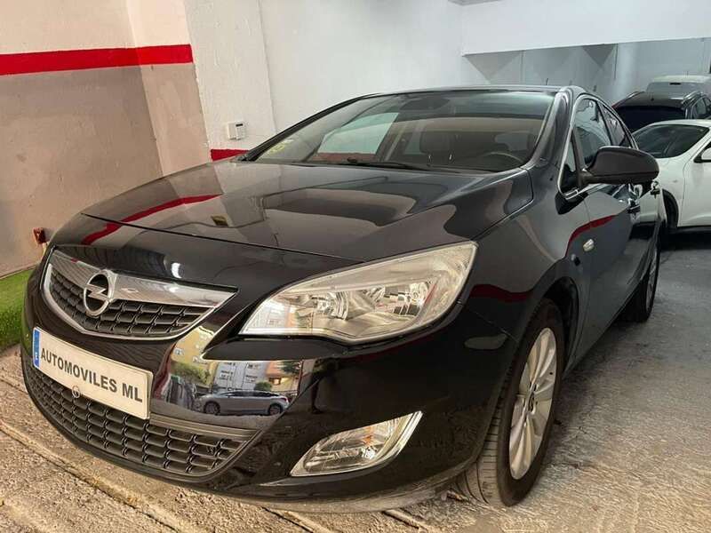 Negro Usado 2010 Opel Astra Cosmo Utilitario | 6200 € (Precio justo) - Imagen 1/4
