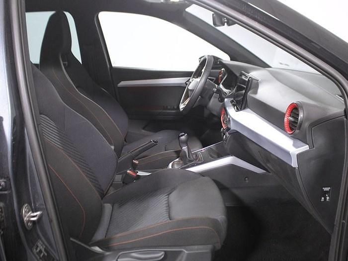 Usado Seat Arona FR 115 CV (84 kW) 2025 Gris SUV