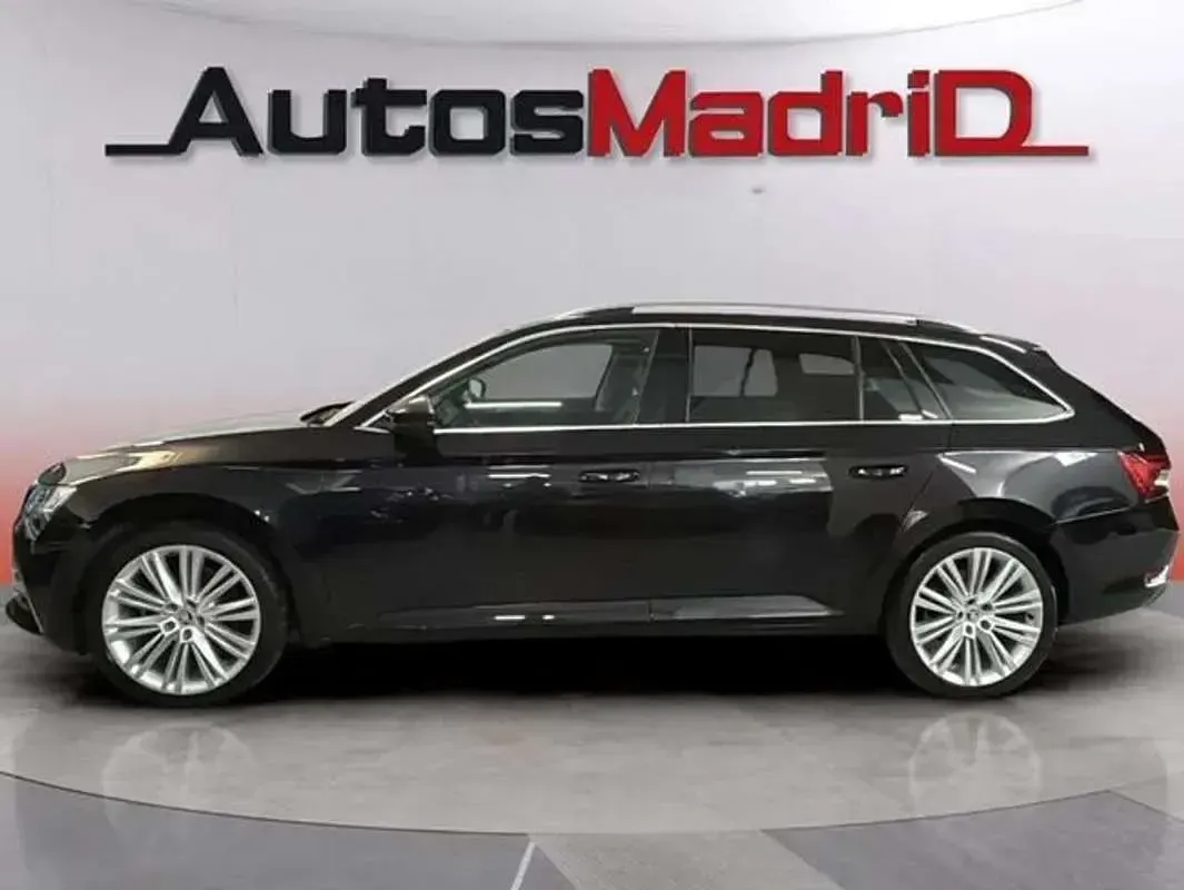 Usado Skoda Superb Style 218 CV (160 kW) 2020 Negro Familiar