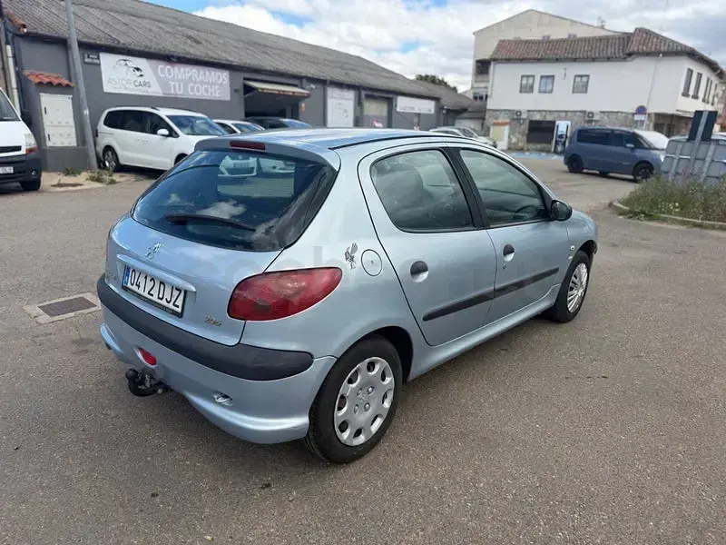 Usado Peugeot 206 75 CV (55 kW) 2005 Azul Berlina