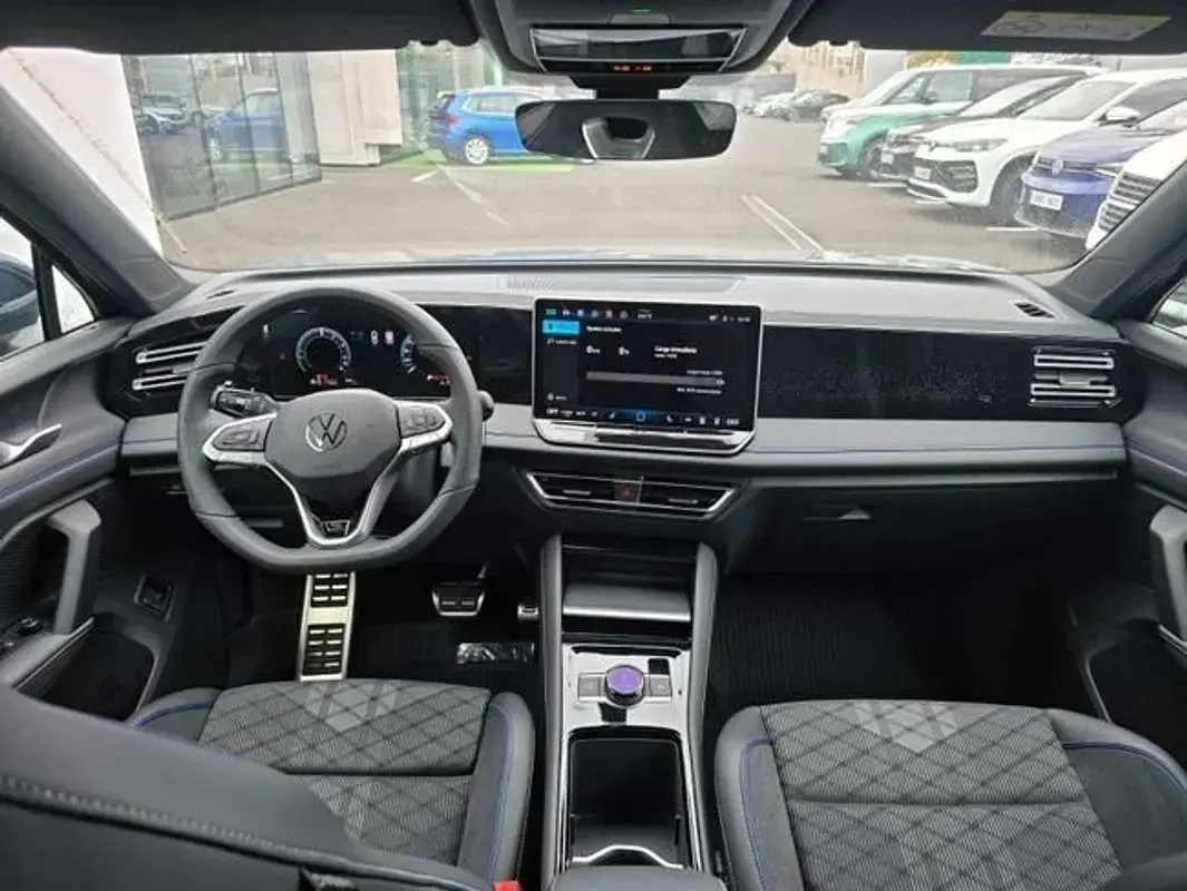 Usado VW Tiguan R-line 204 CV (150 kW) 2025 Azul SUV