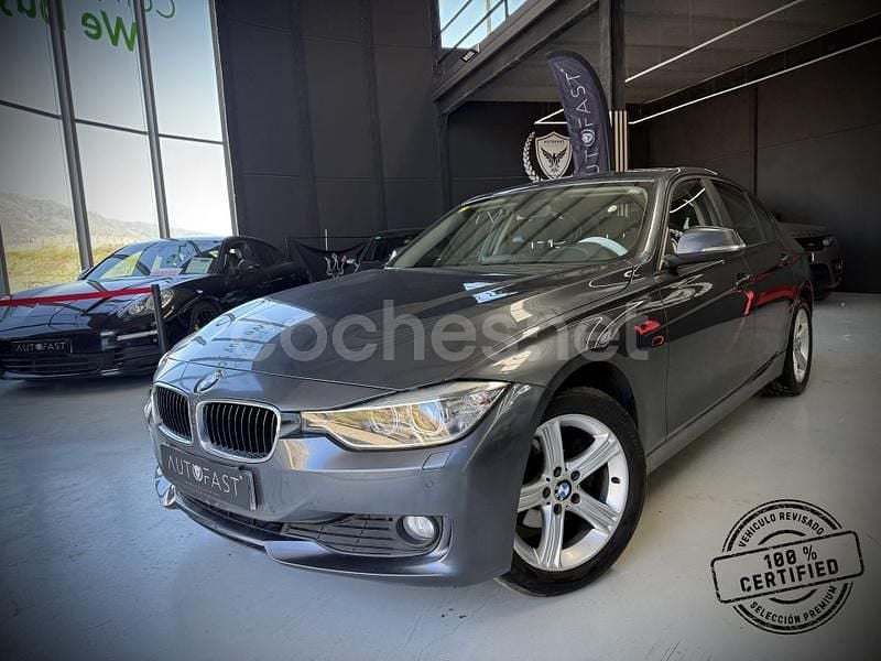 Gris / plata Usado 2014 BMW 318 Comfort Edition Berlina | 13.950 € (Precio justo) - Imagen 1/4