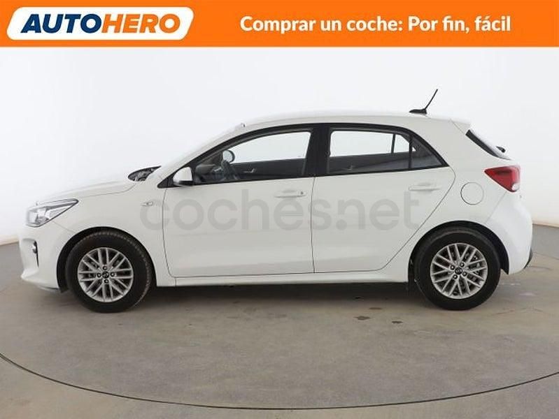 Usado Kia Rio 84 CV (61 kW) 2018 Blanco Berlina
