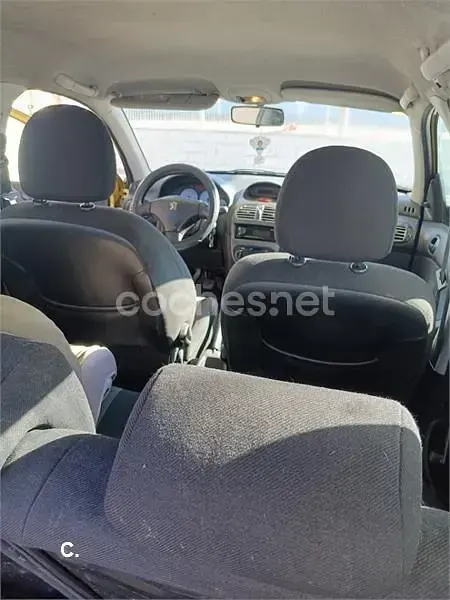 Usado Peugeot 206 70 CV (51 kW) 2006 Amarillo Berlina