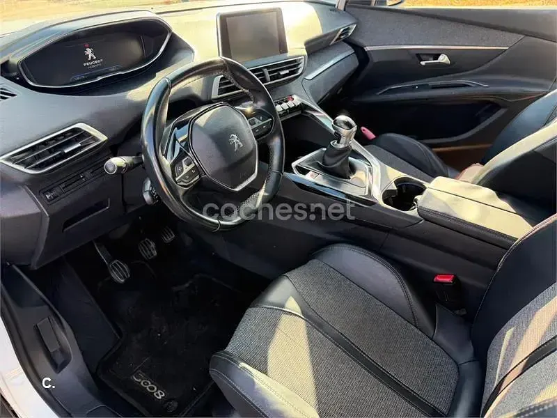 Usado Peugeot 3008 Allure 130 CV (95 kW) 2017 Blanco SUV