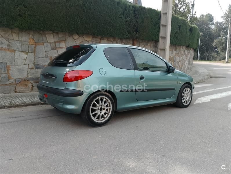 Verde Usado 2003 Peugeot 206 Berlina | 1550 € - Imagen 1/4