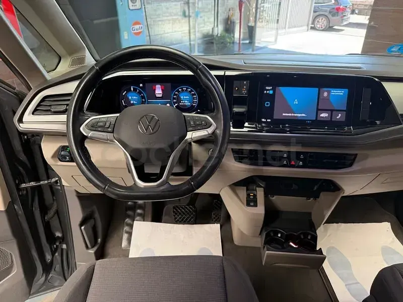 Usado VW Multivan Style 218 CV (160 kW) 2022 Gris / plata Monovolumen