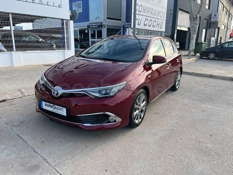 Usado Toyota Auris Hybrid 136 CV (100 kW) 2017 Granate Berlina