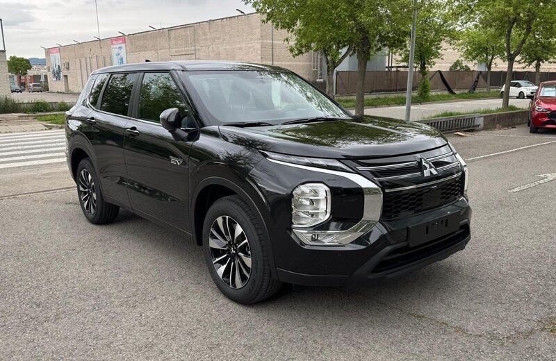 Nuevo Mitsubishi Outlander P-HEV Motion 306 CV (225 kW) 2025 Negro