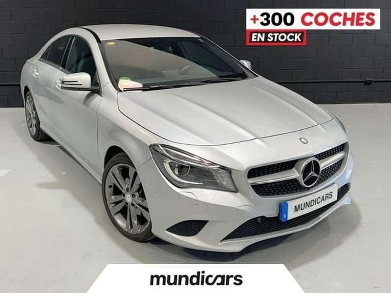 Usado Mercedes CLA220 Urban 170 CV (125 kW) 2014 Plateado Berlina