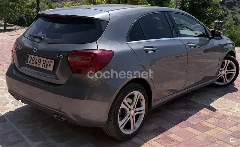 Usado Mercedes A200 Urban 136 CV (100 kW) 2013 Gris / plata Berlina