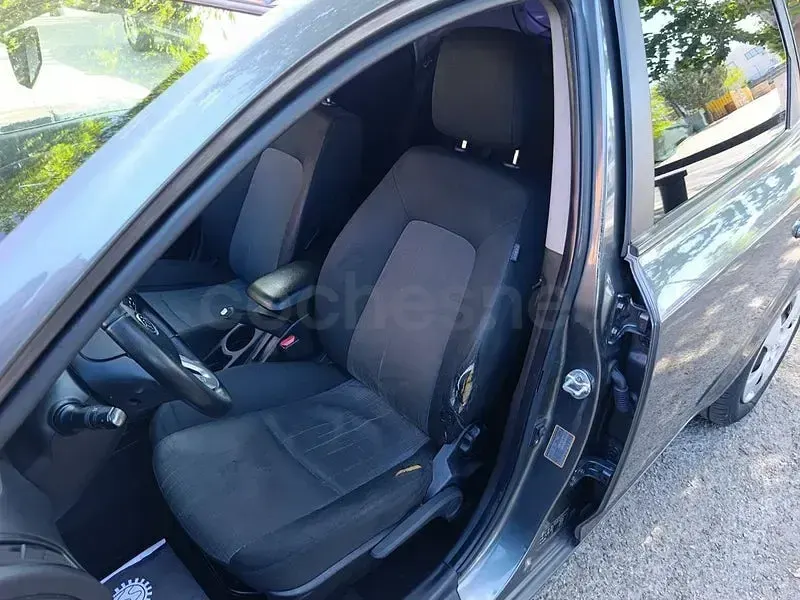 Usado Kia Ceed 90 CV (66 kW) 2011 Gris / plata Utilitario
