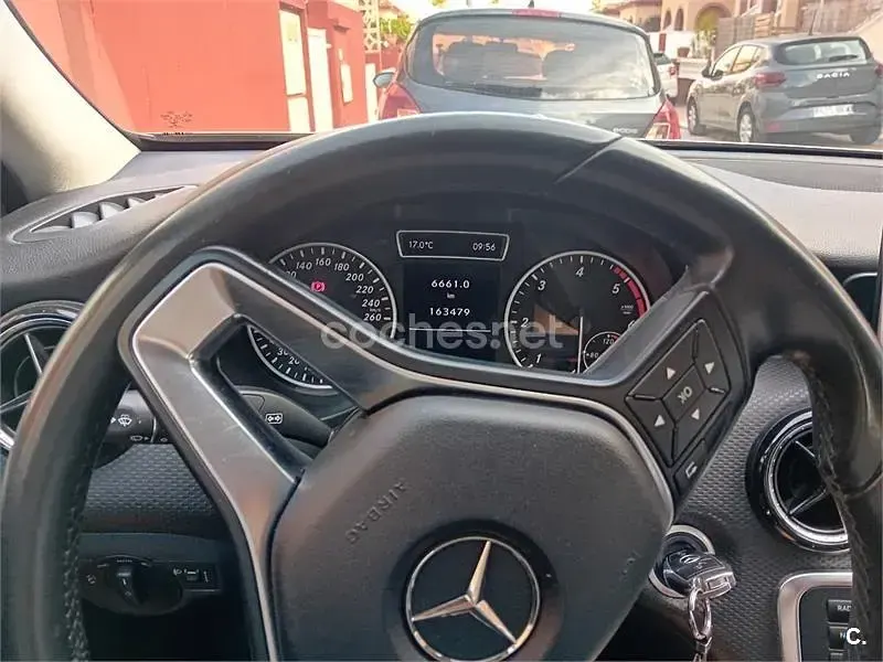 Usado Mercedes A180 Urban 109 CV (80 kW) 2014 Gris / plata Berlina