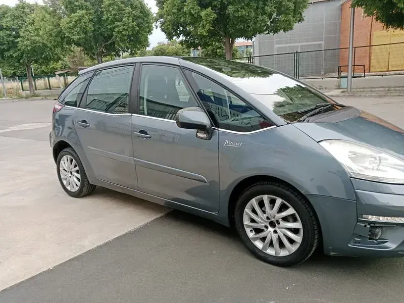 Usado Citroën C4 Picasso Exclusive 112 CV (82 kW) 2011 Gris / plata Monovolumen
