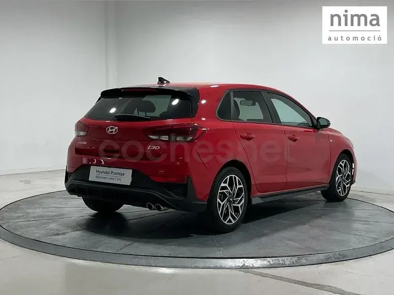 Usado Hyundai i30 N Line 100 CV (73 kW) 2025 Rojo Berlina