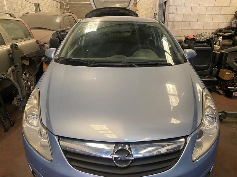 Usado Opel Corsa Cosmo 100 CV (73 kW) 2010 Gris Utilitario