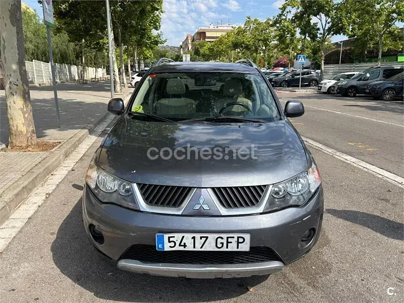 Usado Mitsubishi Outlander 140 CV (102 kW) 2008 Gris / plata SUV