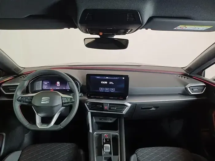 Usado Seat Leon FR 150 CV (110 kW) 2024 Rojo