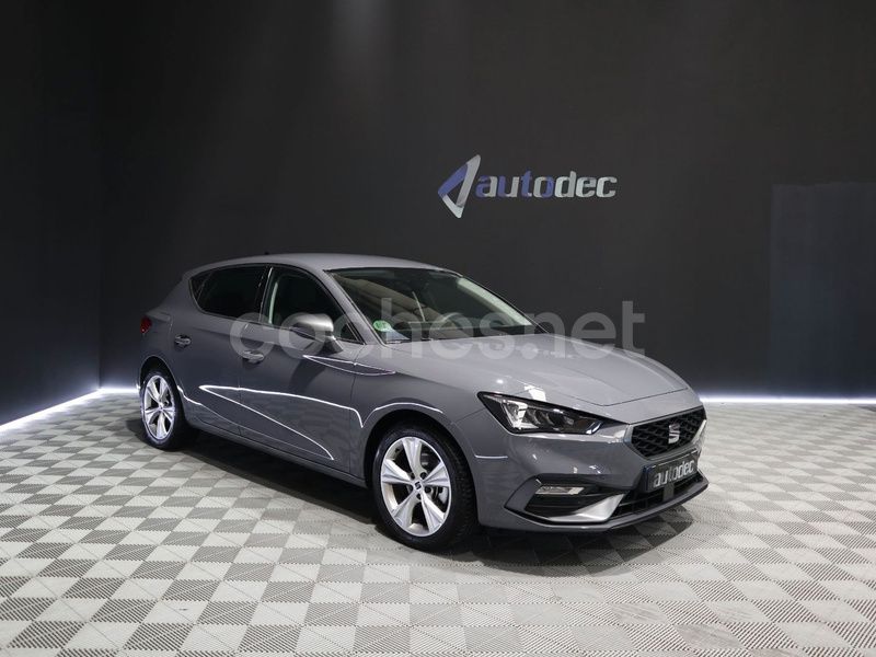 Gris Usado 2024 Seat Leon Style Berlina | 26.990 € (Precio justo) - Imagen 1/4