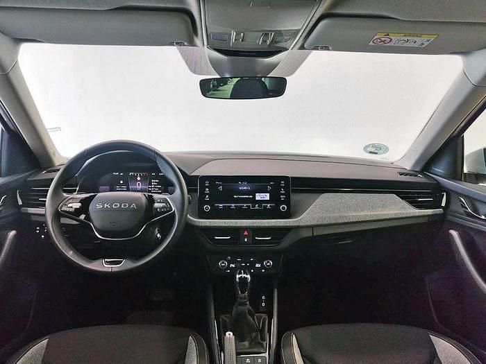 Usado Skoda Kamiq Selection 115 CV (84 kW) 2025 Gris plata SUV