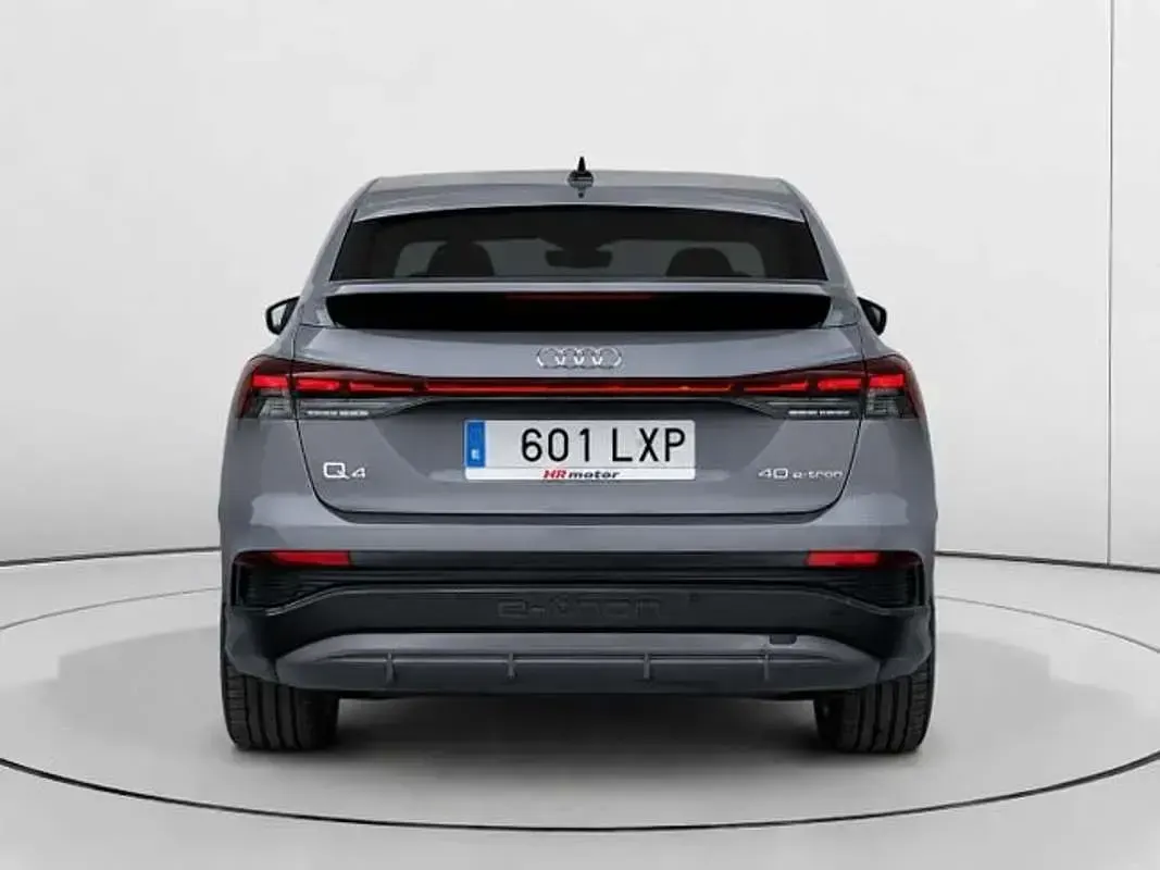 Usado Audi Q4 e-tron S-Line 150 kW (204 CV) 2022 Gris SUV